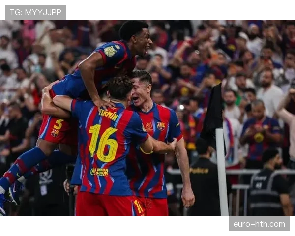 莱万多夫斯基对阵皇马与巴萨表现解析:关键比赛影响力 莱万多夫斯基对阵皇马与巴萨表现解析:关键比赛影响力