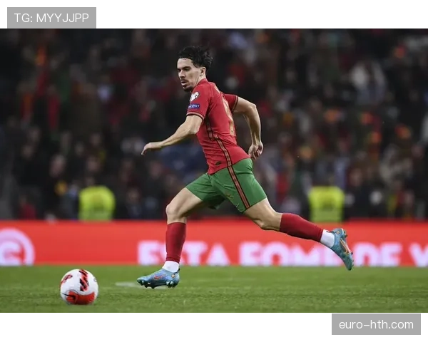 维蒂尼亚:巴黎中场重建中的核心地位解析 维蒂尼亚:巴黎中场重建中的核心地位解析